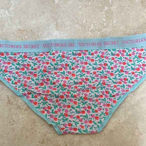 2 Victoria Secret’s NEW Panty Size M - Picture 3 of 5